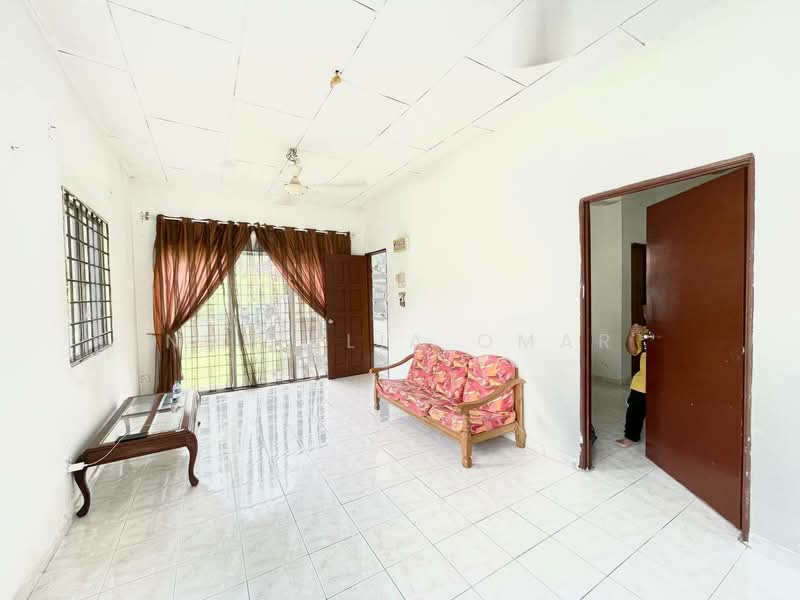 Semi-Detached House for Sale in Klang (Selangor) - Nur Alia Omar - Living Room - PropertyGuru.com.my