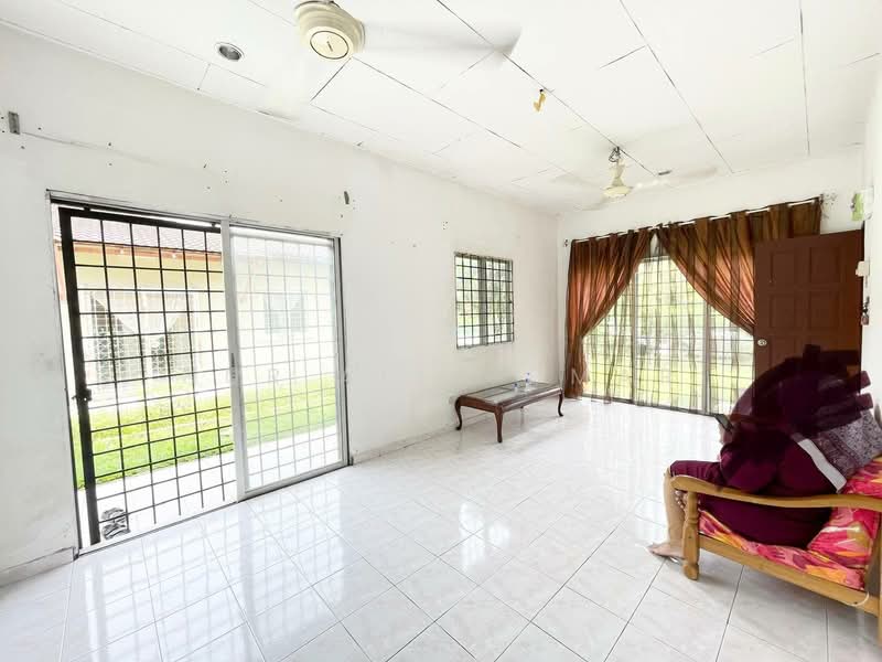 Semi-Detached House for Sale in Klang (Selangor) - Nur Alia Omar - Living Room - PropertyGuru.com.my
