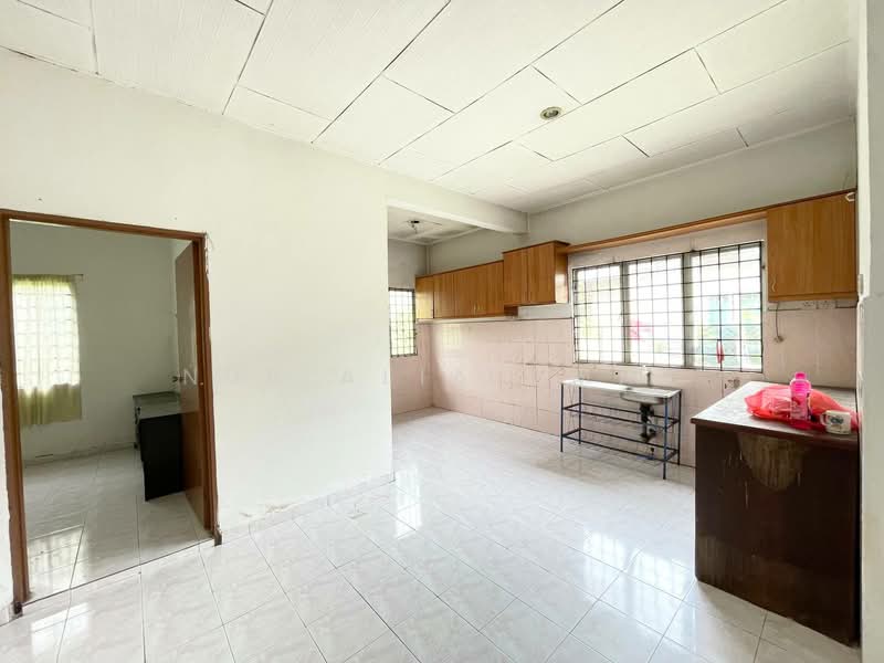 Semi-Detached House for Sale in Klang (Selangor) - Nur Alia Omar - Kitchen - PropertyGuru.com.my