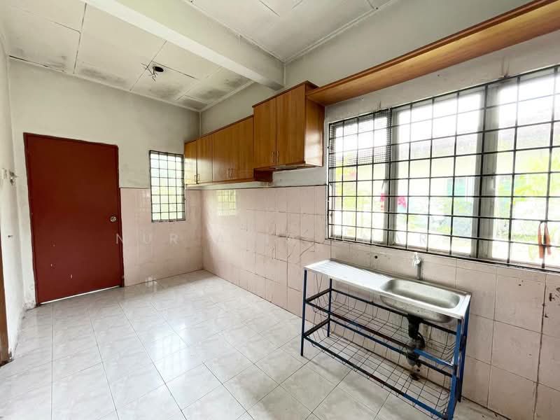 Semi-Detached House for Sale in Klang (Selangor) - Nur Alia Omar - Kitchen - PropertyGuru.com.my