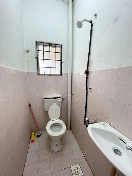 Semi-Detached House for Sale in Klang (Selangor) - Nur Alia Omar - Bathroom - PropertyGuru.com.my