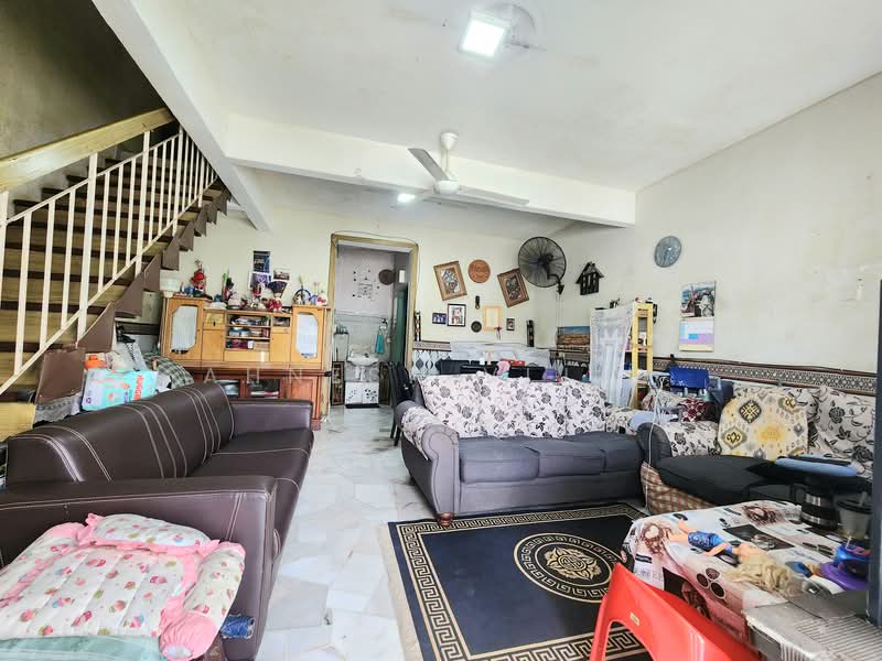 2-storey Terraced House for Sale in Ampang Jaya (Ampang) - Ahnesh Vijay - Living Room - PropertyGuru.com.my