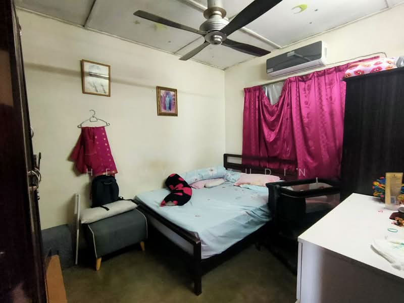 1-storey Terraced House for Sale in Taman Sentosa (Klang) - HELMY IZZUDIN - Bedroom - PropertyGuru.com.my
