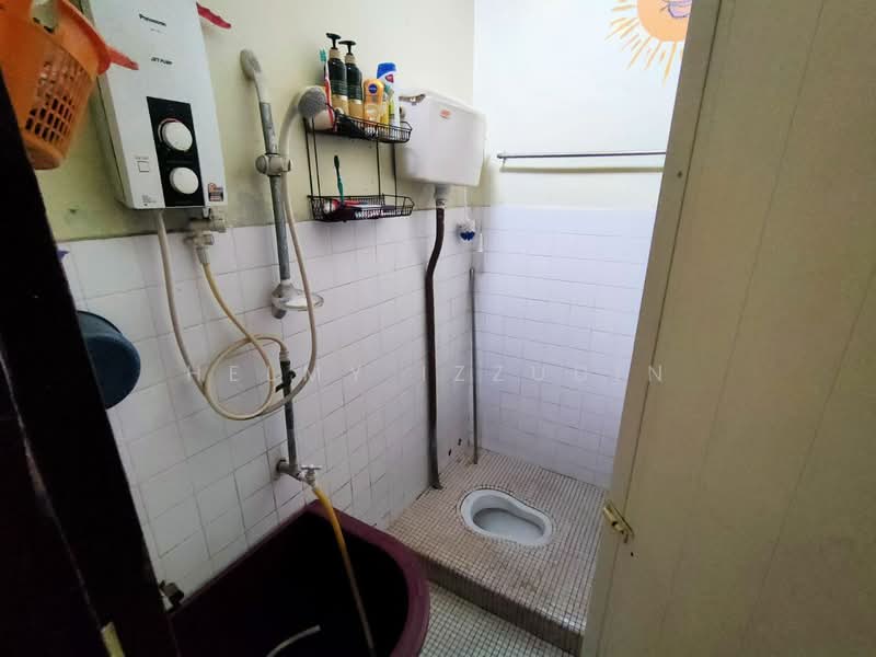 1-storey Terraced House for Sale in Taman Sentosa (Klang) - HELMY IZZUDIN - Bathroom - PropertyGuru.com.my