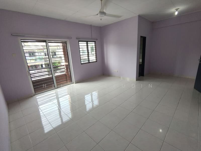 2-storey Terraced House for Sale in Bandar Puteri Klang (Klang) - HELMY IZZUDIN - Living Room - PropertyGuru.com.my