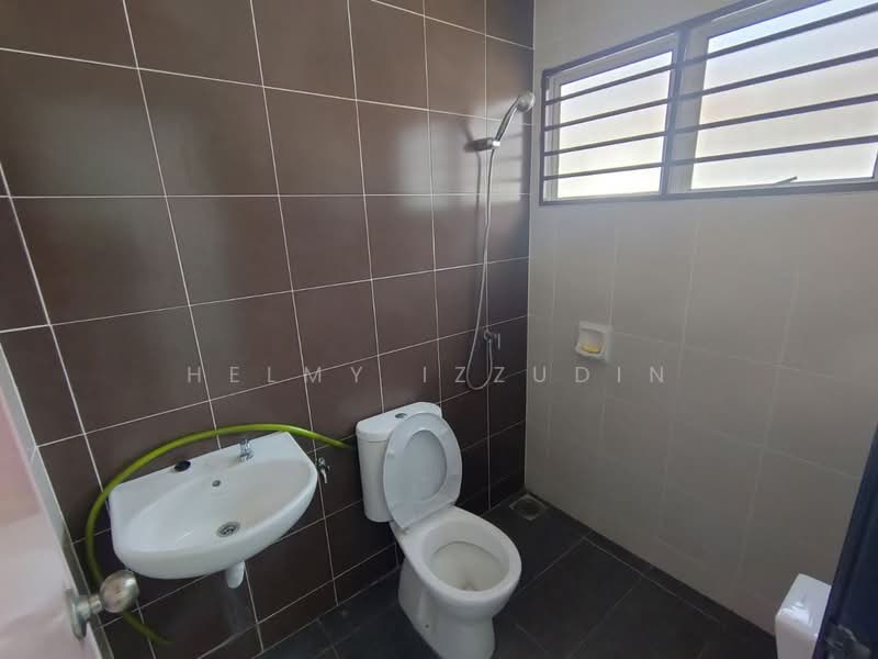 2-storey Terraced House for Sale in Bandar Puteri Klang (Klang) - HELMY IZZUDIN - Bathroom - PropertyGuru.com.my