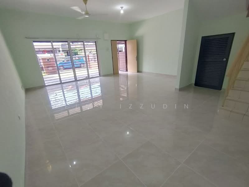 2-storey Terraced House for Sale in Bandar Puteri Klang (Klang) - HELMY IZZUDIN - Living Room - PropertyGuru.com.my