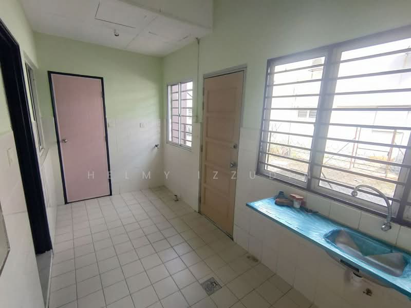 2-storey Terraced House for Sale in Bandar Puteri Klang (Klang) - HELMY IZZUDIN - Kitchen - PropertyGuru.com.my