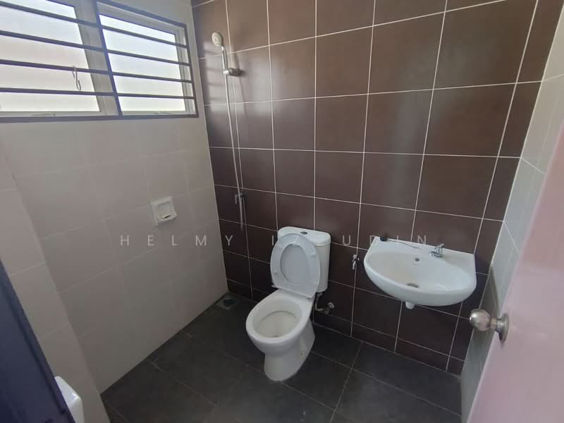 2-storey Terraced House for Sale in Bandar Puteri Klang (Klang) - HELMY IZZUDIN - Bathroom - PropertyGuru.com.my