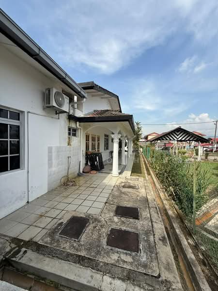 Rumah Berkembar untuk Dijual di Golf Height (Ampangan) - Azrul Othman - Exterior - PropertyGuru.com.my