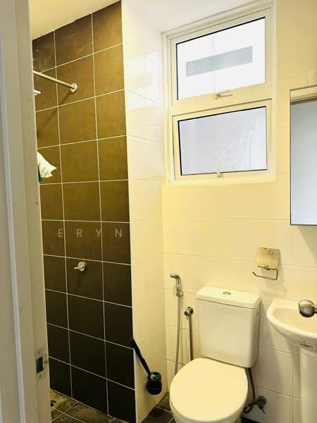 Dwiputra Residences untuk Untuk Disewa - RM 2,500 /bulan, Mac 2026 - Bathroom - PropertyGuru.com.my