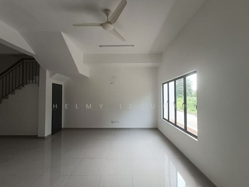 2-storey Terraced House for Sale in Jalan Kebun (Klang) - HELMY IZZUDIN - Living Room - PropertyGuru.com.my