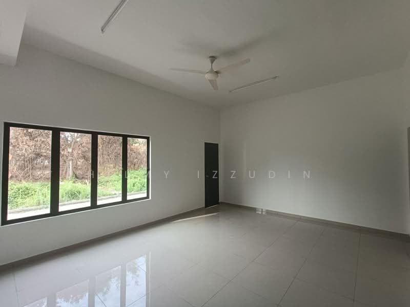 2-storey Terraced House for Sale in Jalan Kebun (Klang) - HELMY IZZUDIN - Living Room - PropertyGuru.com.my