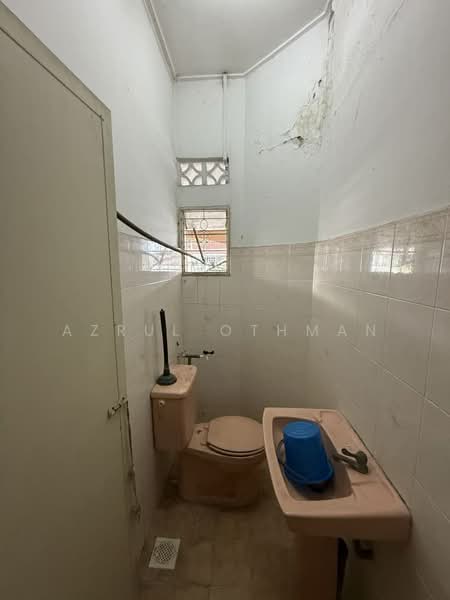 Semi-Detached House for Sale in Seremban (Negeri Sembilan) - Azrul Othman - Bathroom - PropertyGuru.com.my