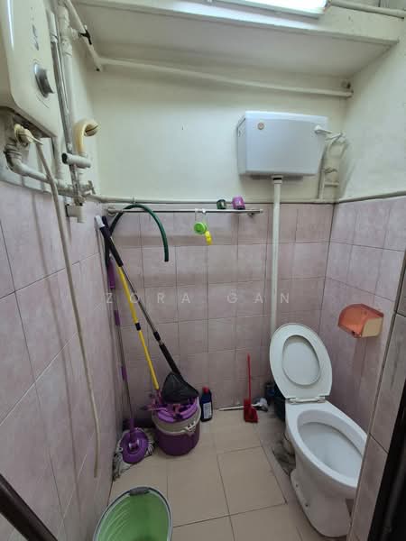 Taman Century untuk Untuk Dijual - RM 700,000, Mac 2026 - Bathroom - PropertyGuru.com.my