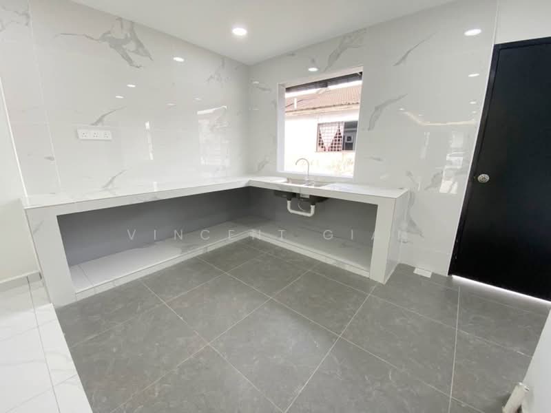 1-storey Terraced House for Sale in Taman Johor Jaya (Johor Bahru) - Vincent Gian - Kitchen - PropertyGuru.com.my
