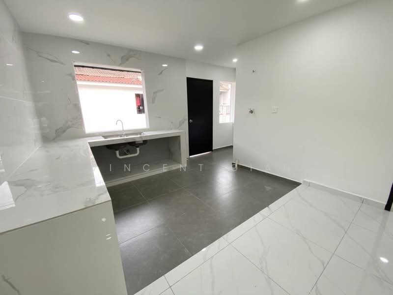 1-storey Terraced House for Sale in Taman Johor Jaya (Johor Bahru) - Vincent Gian - Kitchen - PropertyGuru.com.my