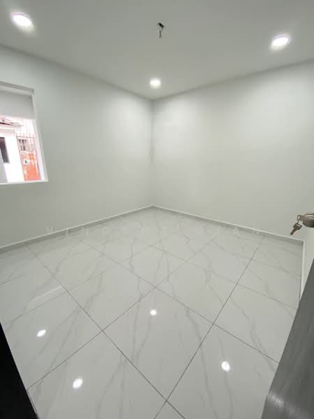 1-storey Terraced House for Sale in Taman Johor Jaya (Johor Bahru) - Vincent Gian - Interior - PropertyGuru.com.my