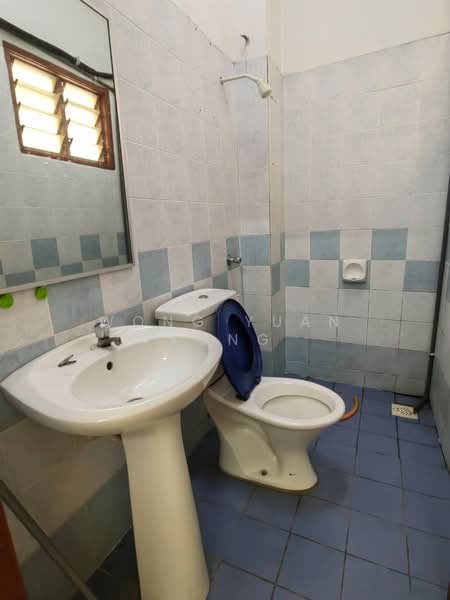 Jalan Inang Bandar Bukit Raja Single Storey untuk Untuk Dijual - RM 399,000, Mac 2026 - Bathroom - PropertyGuru.com.my