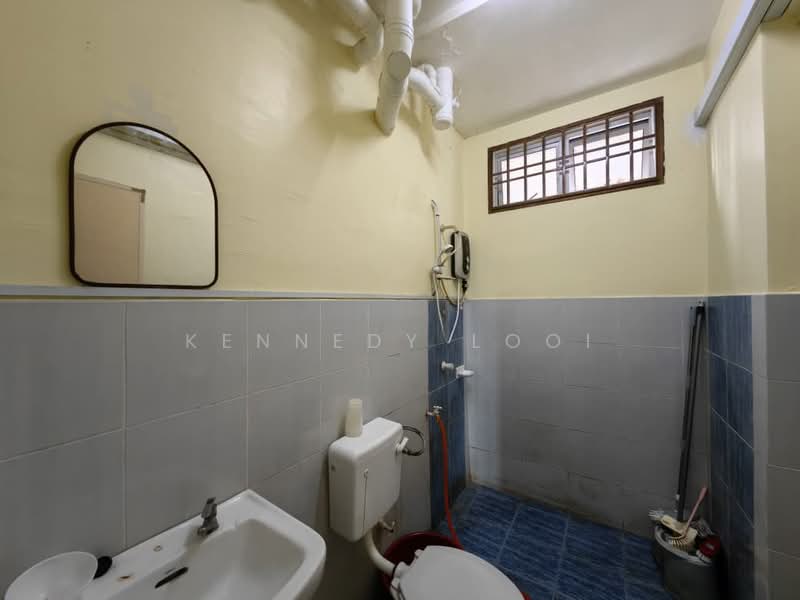 Indah Court Apartment untuk Untuk Disewa - RM 1,700 /bulan, Mac 2026 - Bathroom - PropertyGuru.com.my