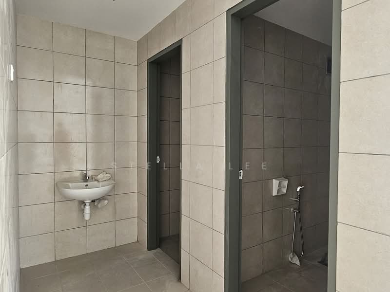 Semi-D Factory for Rent in Taman Industri Balakong Jaya (Balakong) - Stella Lee - Bathroom - PropertyGuru.com.my