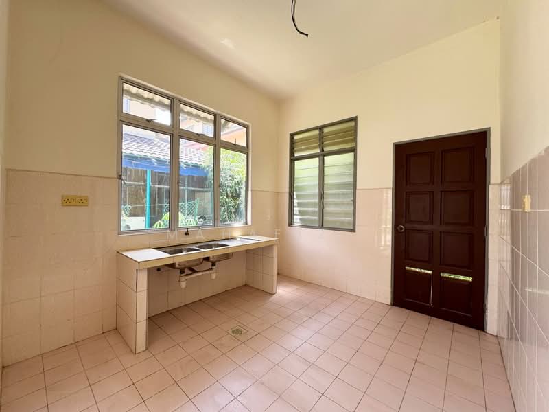 Semi-Detached House for Sale in Taman Dahlia (Sepang) - Mahafiz . - PropertyGuru.com.my