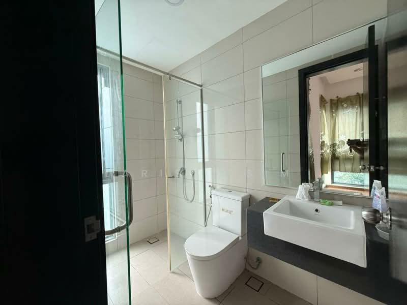 Semi-Detached House for Sale in Taman Molek (Johor Bahru) - Larissa Sim - Bathroom - PropertyGuru.com.my