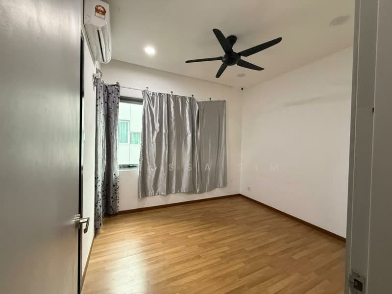 Semi-Detached House for Sale in Taman Molek (Johor Bahru) - Larissa Sim - Bedroom - PropertyGuru.com.my