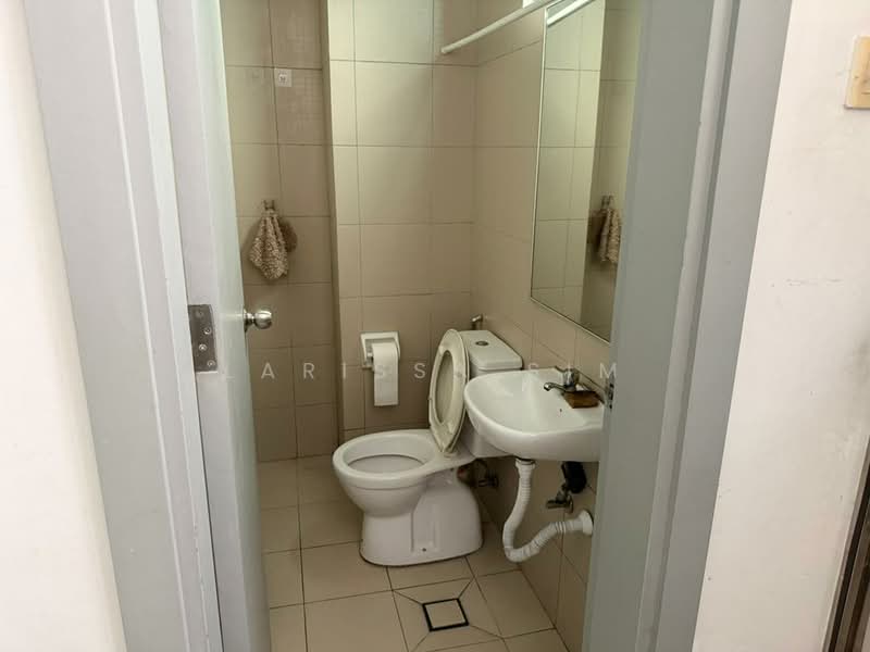 Semi-Detached House for Sale in Taman Molek (Johor Bahru) - Larissa Sim - Bathroom - PropertyGuru.com.my