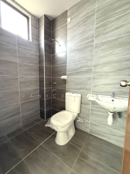 2-storey Terraced House for Sale in Taman Bestari Indah (Ulu Tiram) - Janice Yong - Bathroom - PropertyGuru.com.my