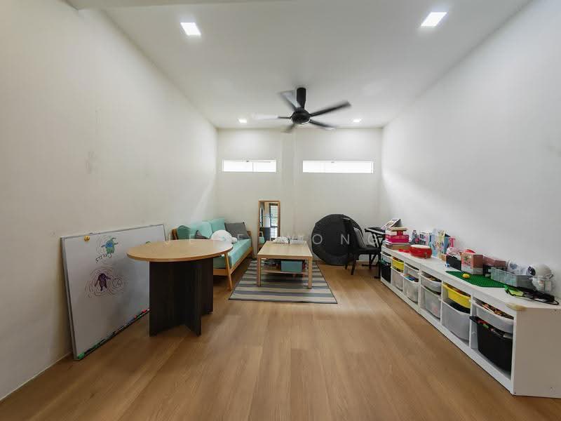 Rumah Teres 2-Tingkat untuk Dijual di Seri Utama Damansara (Kota Damansara) - Jeff Wong - Living Room - PropertyGuru.com.my