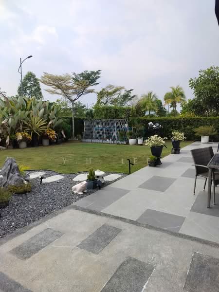 Semi-Detached House for Sale in Diamond City (Semenyih) - Y.H. Lee - Garden - PropertyGuru.com.my