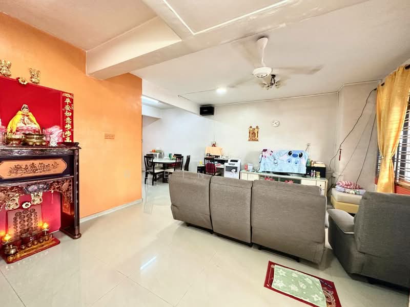 2-storey Terraced House for Sale in Taman Universiti (Skudai) - Robin Lim - Living Room - PropertyGuru.com.my