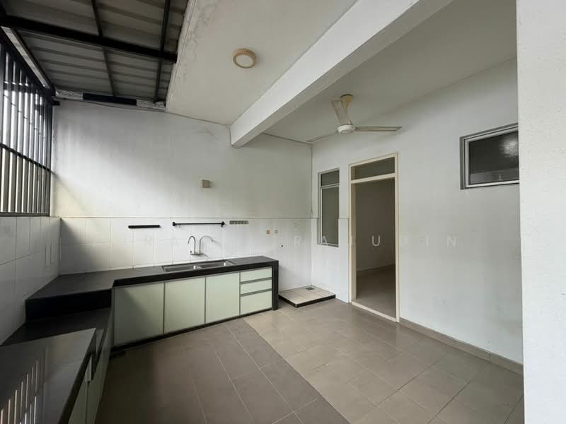 2-storey Terraced House for Sale in Sungai Buloh (Selangor) - Zuraina Rajudin - Kitchen - PropertyGuru.com.my
