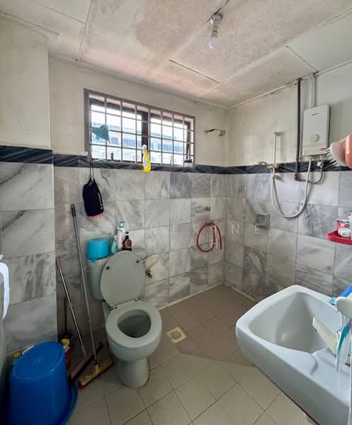 2-storey Terraced House for Sale in Taman Sri Putri (Skudai) - Catherine Chiah - Bathroom - PropertyGuru.com.my