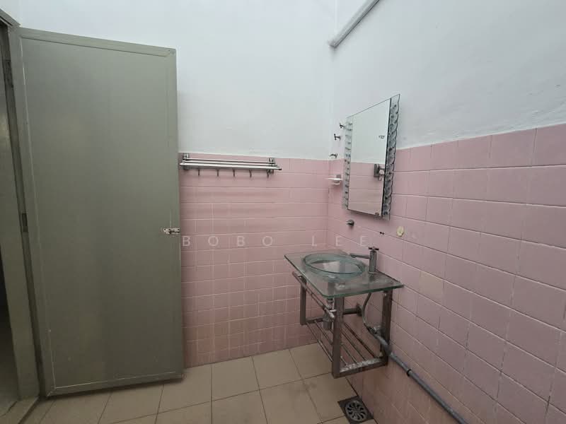Overseas Union Garden (Taman OUG) untuk Untuk Disewa - RM 2,550 /bulan, Mac 2026 - Bathroom - PropertyGuru.com.my