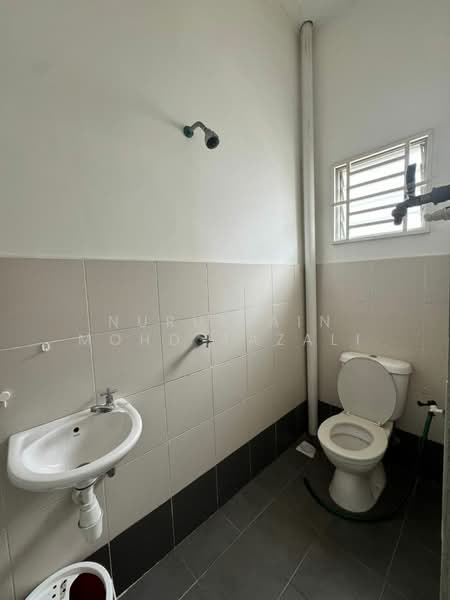 1-storey Terraced House for Sale in Seremban 3 (Rasah) - Nurul Ain Mohd Razali - Bathroom - PropertyGuru.com.my