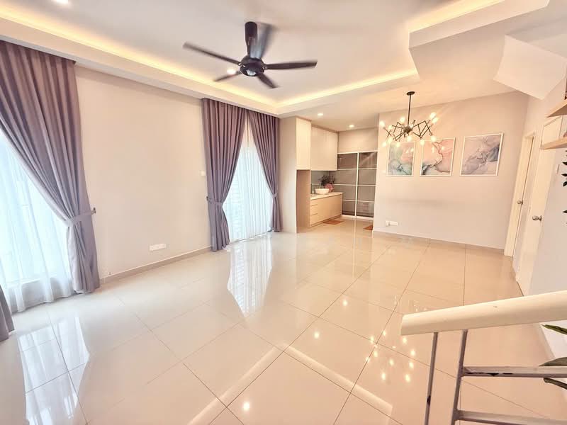 Cluster House for Sale in Taman Desiran Bayu (Puchong) - Azli Ibrahim - Living Room - PropertyGuru.com.my