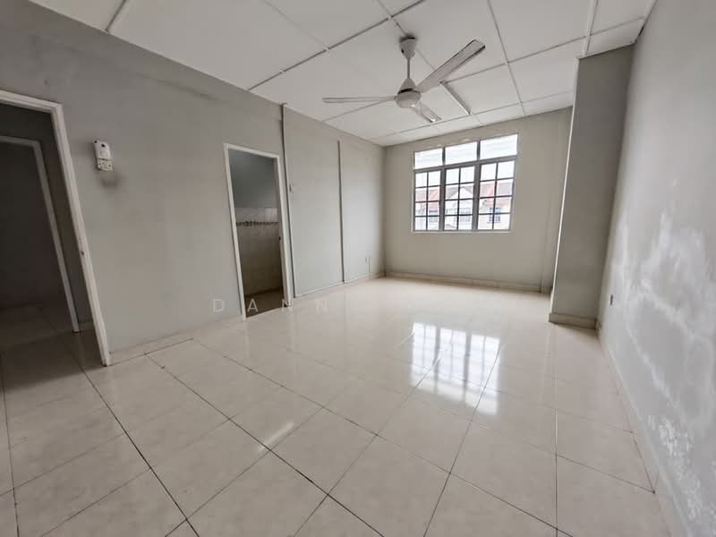 2-storey Terraced House for Sale in Taman Putri Kulai (Kulai) - Danny See - Living Room - PropertyGuru.com.my