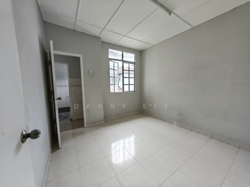 2-storey Terraced House for Sale in Taman Putri Kulai (Kulai) - Danny See - Interior - PropertyGuru.com.my