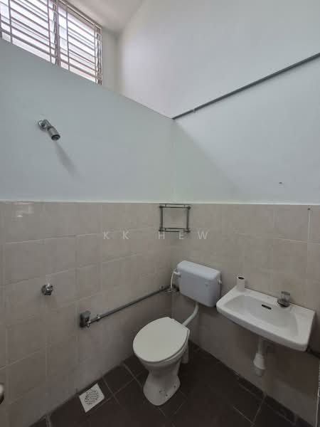 Taman Bukit Mewah untuk Untuk Disewa - RM 1,380 /bulan, Mac 2026 - Bathroom - PropertyGuru.com.my