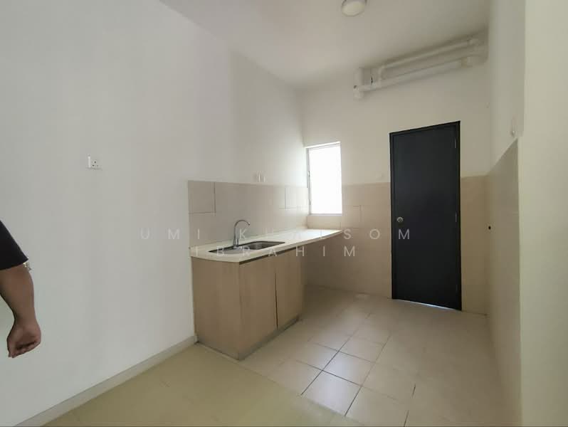 Lakefront Homes untuk Untuk Disewa - RM 1,300 /bulan, Mac 2026 - Kitchen - PropertyGuru.com.my