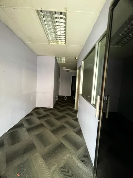 Shop for Sale in Taman Putra Budiman (Balakong) - Deckson Tan - Corridor - PropertyGuru.com.my