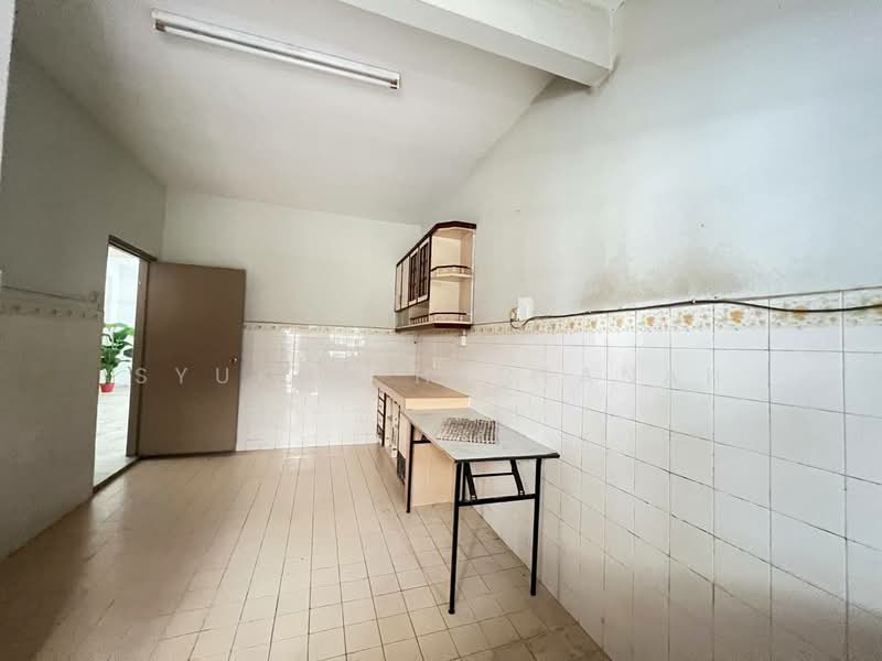 Double Storey Terrace, Taman Kelana Indah SS7, Kelana Jaya untuk Untuk Dijual - RM 790,000, Mac 2026 - Kitchen - PropertyGuru.com.my