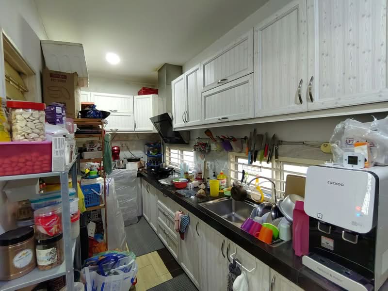 2-storey Terraced House for Sale in Bandar Saujana Putra (Tanjong Duabelas) - Azli Ibrahim - Kitchen - PropertyGuru.com.my