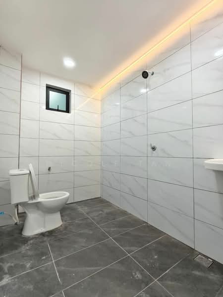 1.5-storey Terraced House for Sale in Taman Perling (Perling) - Nicole Tan - Bathroom - PropertyGuru.com.my