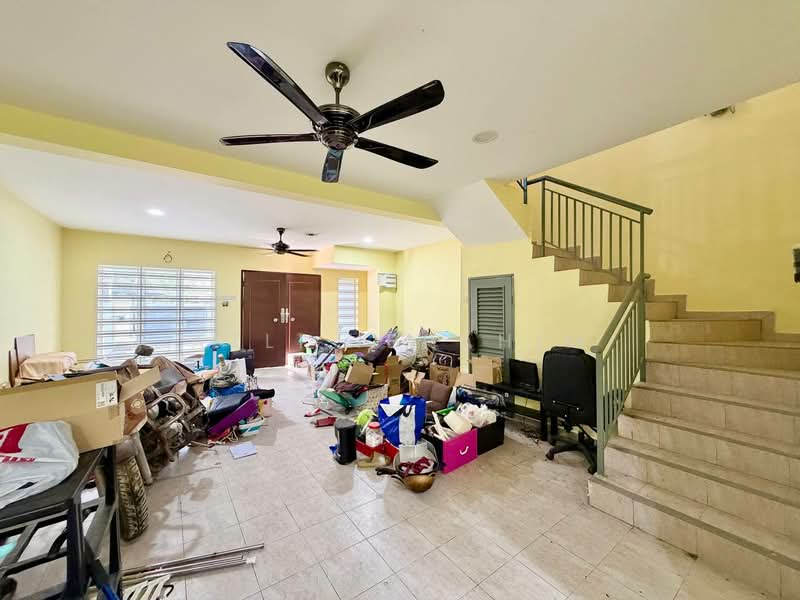 Taman Sutera (Fasa 2) untuk Untuk Dijual - RM 680,000, Mac 2026 - Living Room - PropertyGuru.com.my