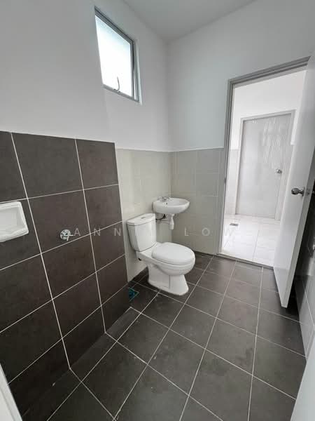 Meridin East untuk Untuk Dijual - RM 590,000, Mac 2026 - Bathroom - PropertyGuru.com.my