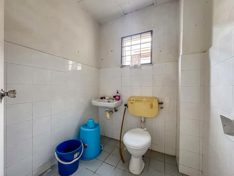 Taman Pinggiran Senawang untuk Untuk Dijual - RM 330,000, Mac 2026 - Bathroom - PropertyGuru.com.my