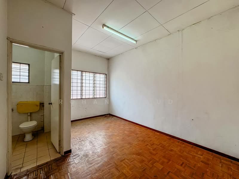Taman Pinggiran Senawang untuk Untuk Dijual - RM 330,000, Mac 2026 - Bathroom - PropertyGuru.com.my